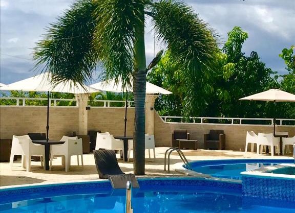 Daymond Blue Tropical Lodge