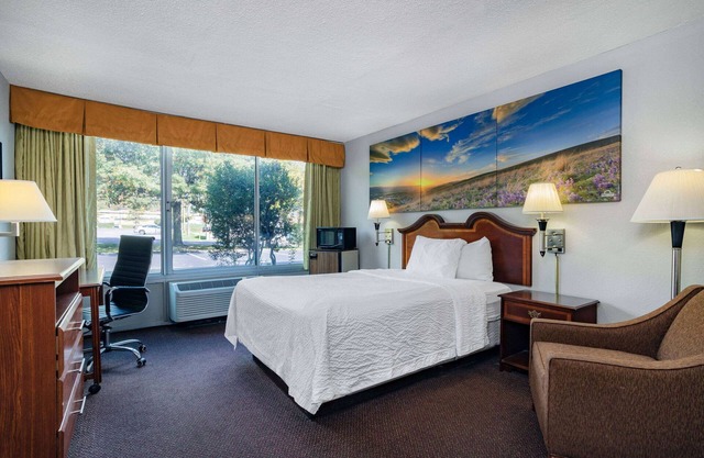 Days Inn by Wyndham Cambridge