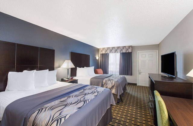Days Inn by Wyndham Ennis
