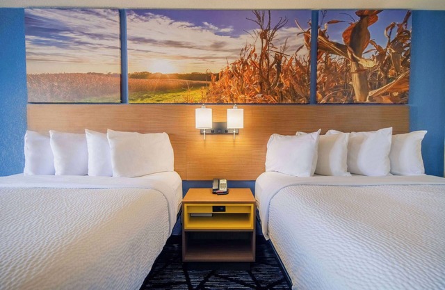 Days Inn by Wyndham Evansdale Waterloo