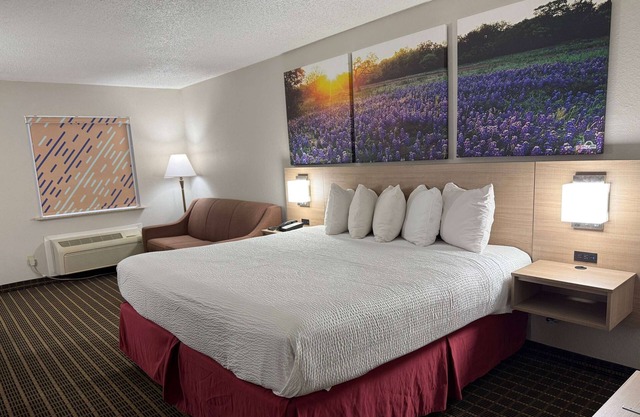 Days Inn by Wyndham San Antonio Morgan's Wonderland/IH-35 N