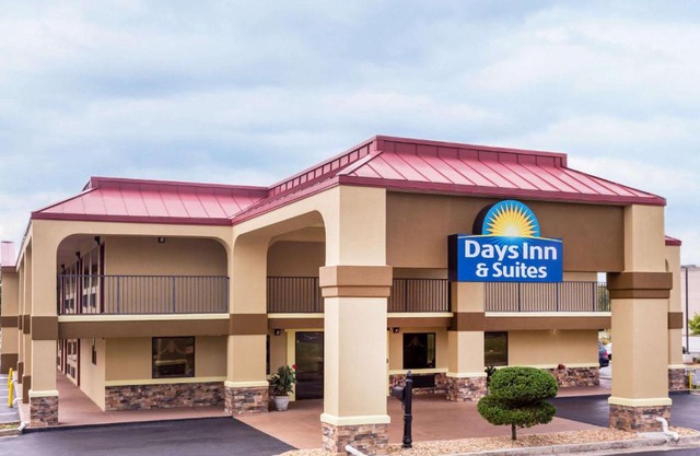 Days Inn & Suites by Wyndham Warner Robins Near Robins AFB