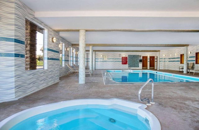 Days Inn & Suites by Wyndham West Edmonton
