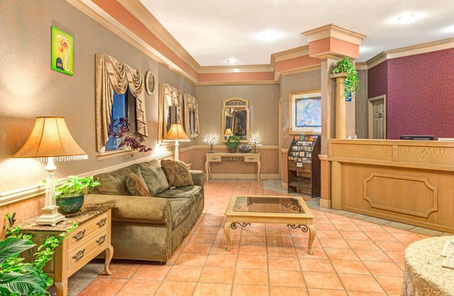 Days Inn & Suites by Wyndham Osceola AR