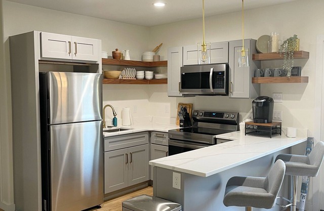 Daytona Beach Centrally Located Guesthouse- 8 mins to beach