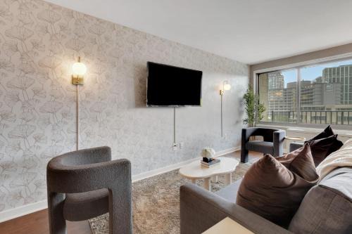 DCA Family Suite-Free Parking-Sleeps 8-Exec Stays!