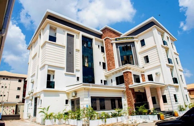 De Bullion Hotels and Suites