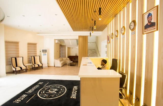 DE MANCHY HOTELS & SUITES