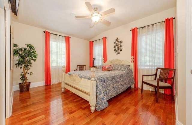 Deck & Private Entrance near UpTown & SouthPark