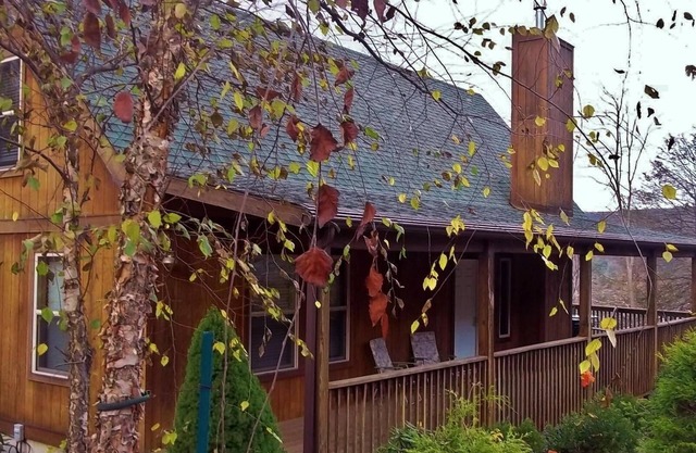 Deep Creek Lake – Lake View Cabin with Hot Tub, Fireplace, and Pool Table