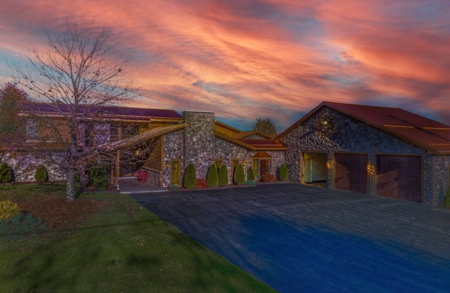 Deep Creek Serenity Retreat: Heated Pool, Patio, Hot Tub, Sauna, Gym, Game Room