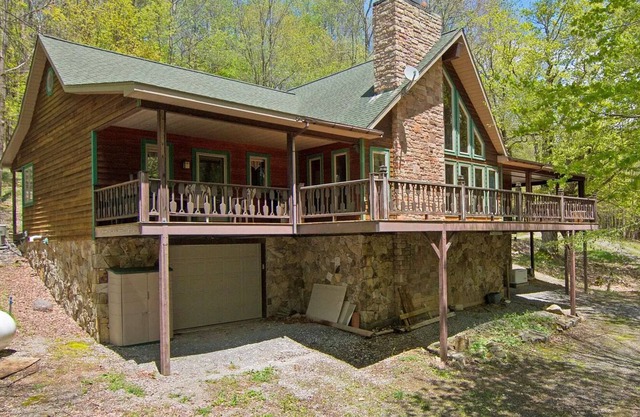 DeerLite HotTub W/D Loft 15min to Ski Near Greenbrier & Elk River