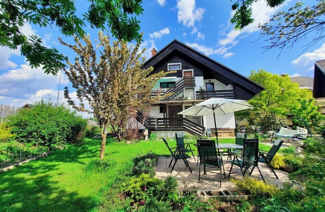 Deerwood- Private large House relax with Bled castle view & Pretty Relax Garden