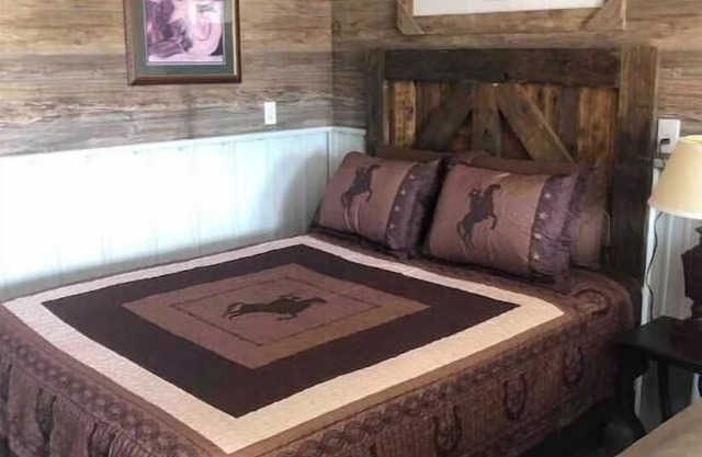 “Delbert” one of the 5 Tiny Cabins on the Osage River