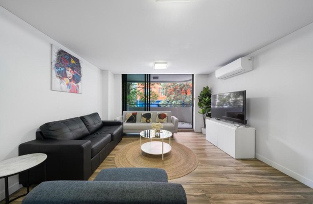 Delicated 3BR Apt with Parking & Darling Harbour-10mins walk