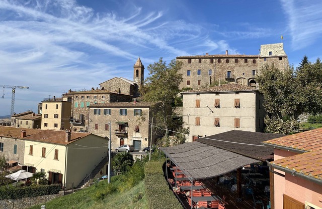 Delightful house in the center of the medieval village