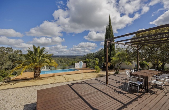 Delightful 3 Bedroom Farmhouse with Private Pool and large Gardens