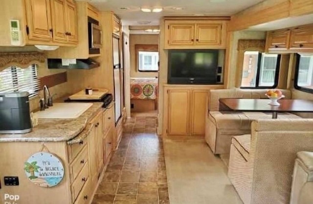Delightful 1 Bedroom RV Near Ft. Eustis