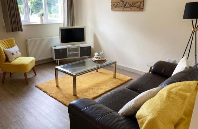 Delightful 2 bedroom house between Bristol & Bath
