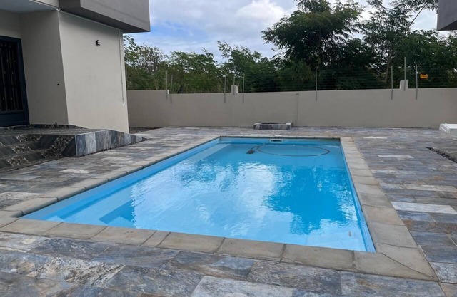 Delightful 3-Bedroom Apartment in Balaclava with Access to Shared Pool