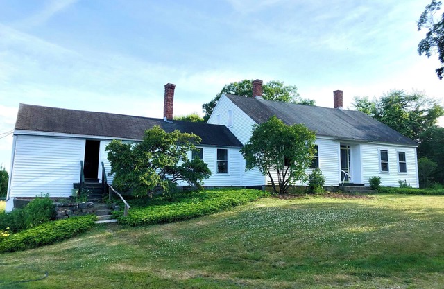Delightful Classic Farmhouse With Gorgeous Views