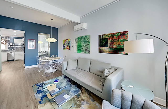 Delightful cottage with home office, dogs ok - walkable Historic District locale