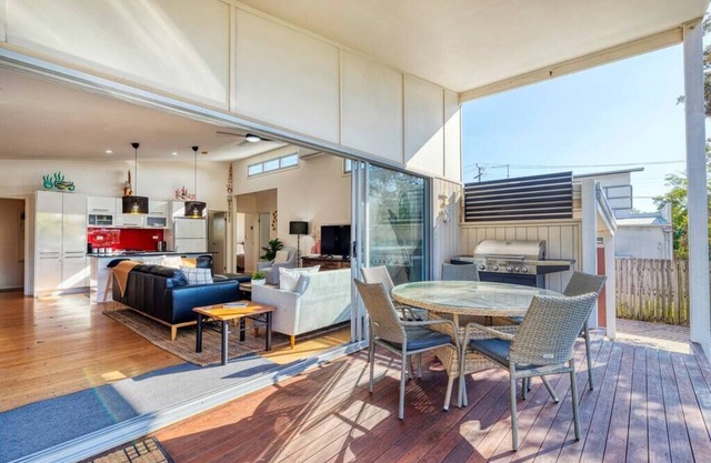 Delightful Dicky Beach 3 Bedroom Holiday House