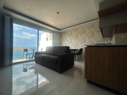 Delightful Sea View Apartment in St Pauls Bay