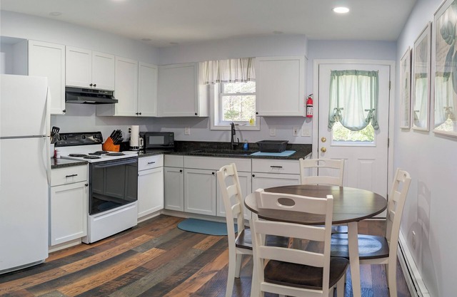 Delightful Woodland Apartment B