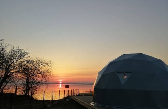 Delightfull Dome with Hot tub & sauna on the beach