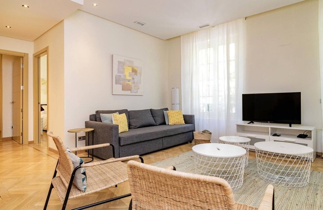 Deluxe Apartment Velazquez Suites III