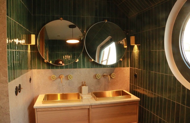 Deluxe barge 5 minutes from Parc Bagatelle