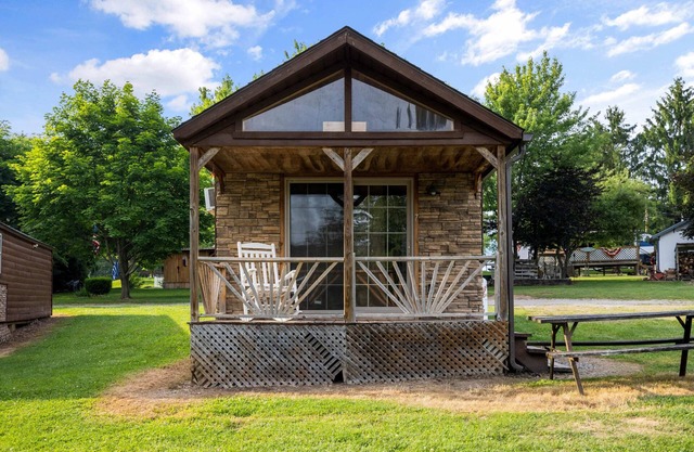 Deluxe Cabin5 Within Campground