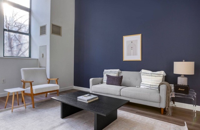 Deluxe Central Square 1BR w/Fitness, walk to Shopping, by Blueground