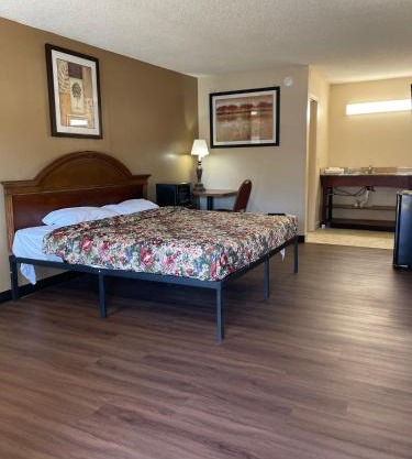DELUXE INN