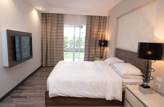 Deluxe King Studio - 5 min away from Airport