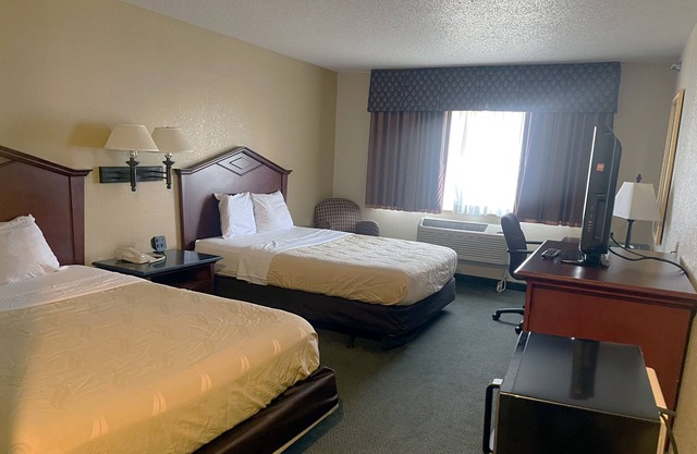 Deluxe Queen Room with Two Queen Beds - Non-Smoking