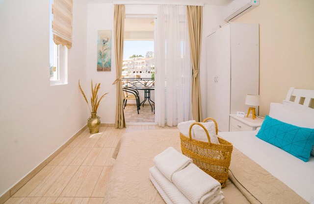 Deluxe Studio Apartment with Sea view