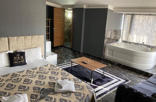 Deluxe Suit Apartment