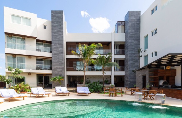 Deluxe Top Floor Apartment Hot Tub Pool 302B