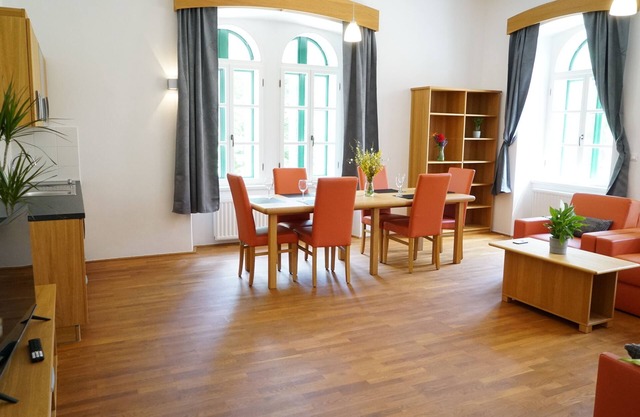 Deluxe Two-Bedroom Apartment with Castle&Garden View