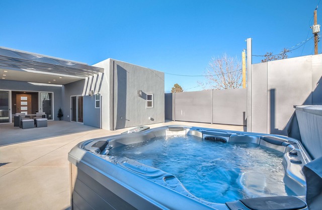 Deluxe Uptown Residence w/Hot Tub and 3 King Beds