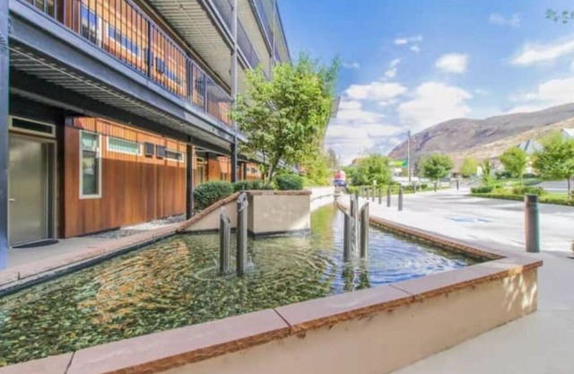 Deluxe View 2 Bedroom Chelan View Condo w/Extra Parking