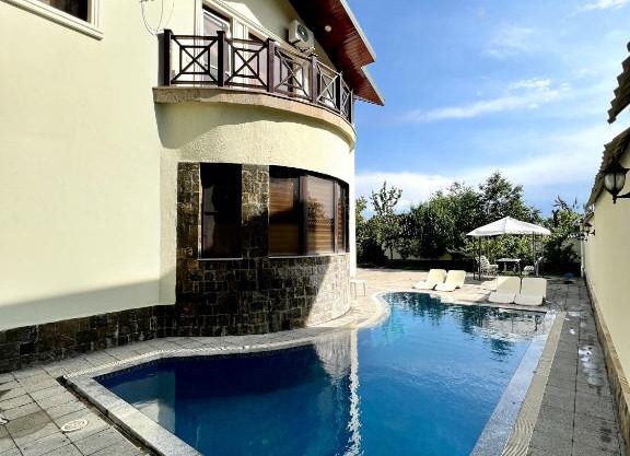 Deluxe Villa