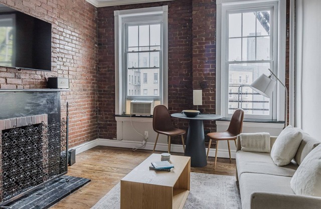 Deluxe West Village 1BR, Fully Furnished, W/D & A/C, by Blueground