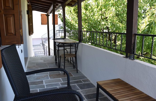 Dendrokipos - traditional stone house on the east side of Pelion