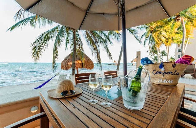 Depa Bliss~Luxurious Beachfront Oasis~King Bed~Pool/Weekly and monthly discounts