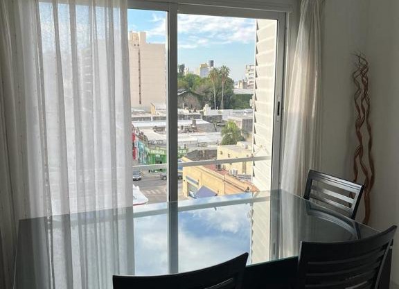 DEPTO LUMINOSO CON COCHERA - 1 DORMITORIO