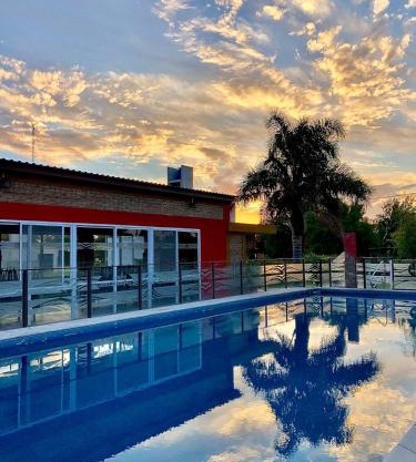 Descansa en Nueva Andalucía- Departamento con pileta y quincho en Miramar