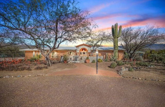 Desert Escape with Pool, Hot Tub & Mountain Viewsn